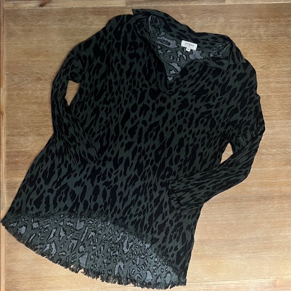 Umgee Black and Green Patterned Top